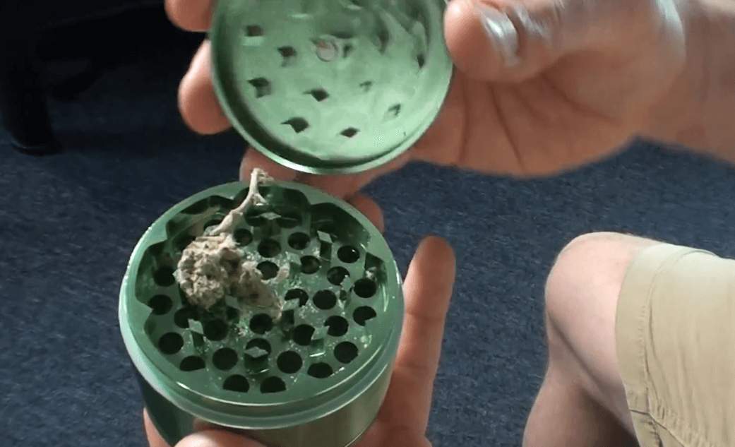 does grinding weed destroy trichomes