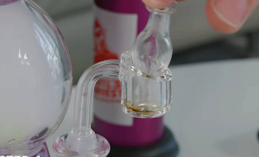 What does the nail/banger do in a dab rig?