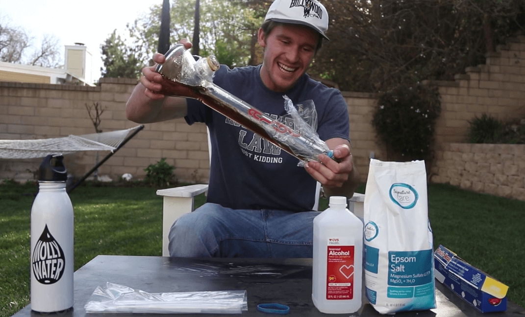 Cleaning acrylic bong